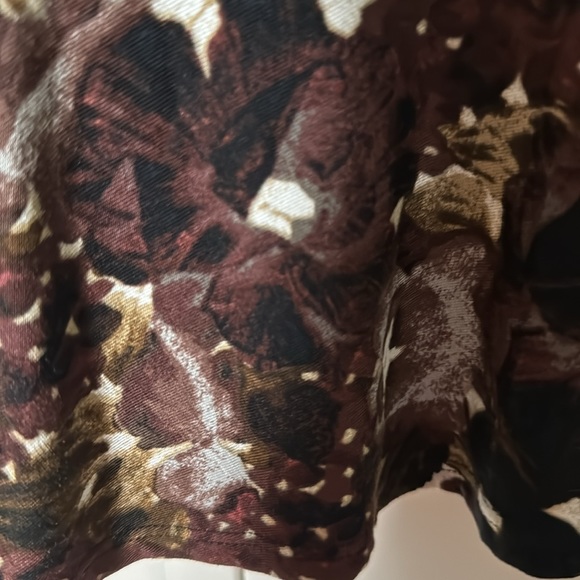 Lori Goldstein layers. Heavenly soft cotton with mixed motif. Black/brown flower - Picture 4 of 5